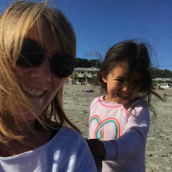 Meet your Posh Ambassador Flippin Fashion - Picture 2 of 4